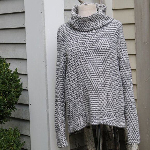 Fat Face Grey & White Triangle Pattern Turtleneck Cotton Blend Sweater Sz 14 - Picture 1 of 7
